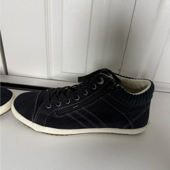Women’s Black Tao Winner Casual Sneakers - Picture 3 of 9